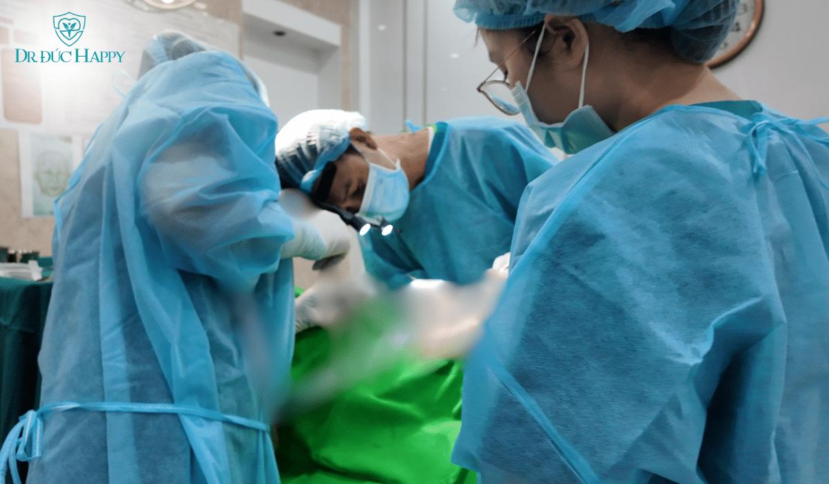 Bác sĩ phẫu thuật sửa mũi hỏng