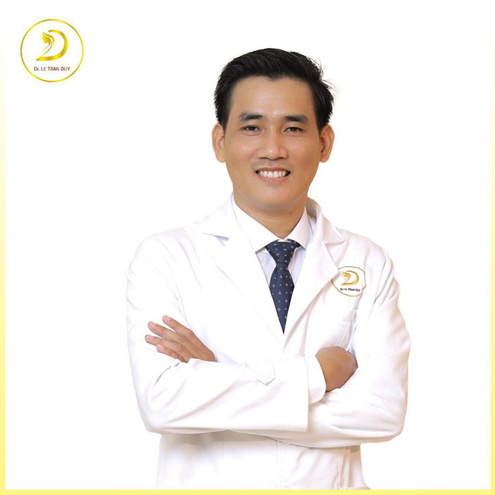 Bác sĩ phẫu thuật sửa mũi hỏng