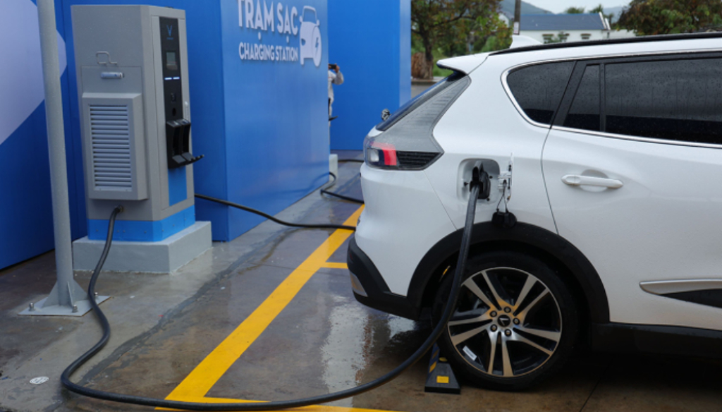 Thuê xe vf7 tại HCM
