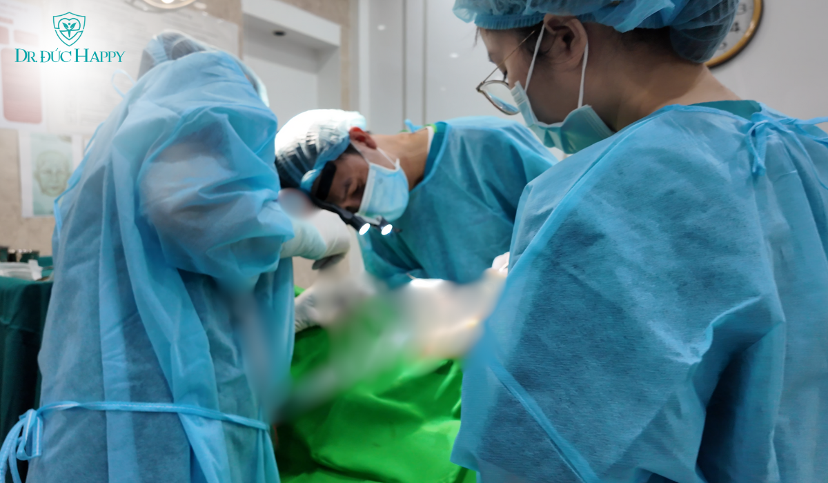 bác sĩ sửa mũi hỏng